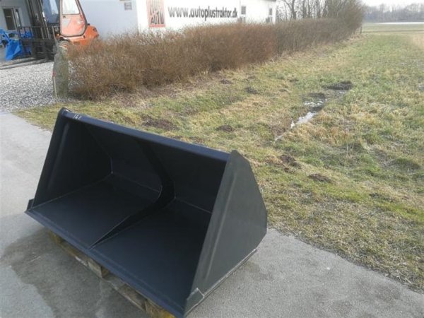 MT Universalskovl