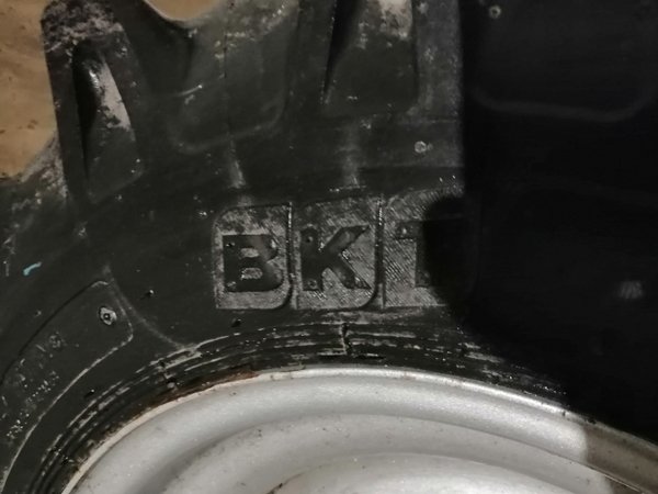 Brugt BKT 10.0-75-15.3 med flg 6 huls nav 