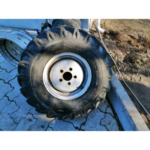 Brugt BKT 7.00-12 med flg 5 huls nav 