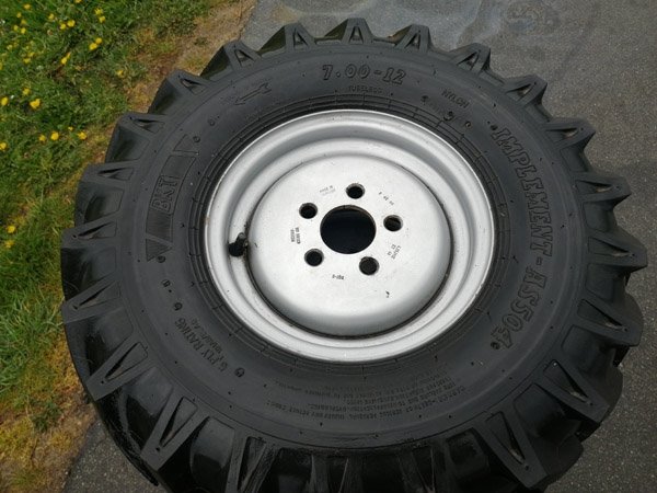 Brugte komplette BKT hjul 700x12 med flg