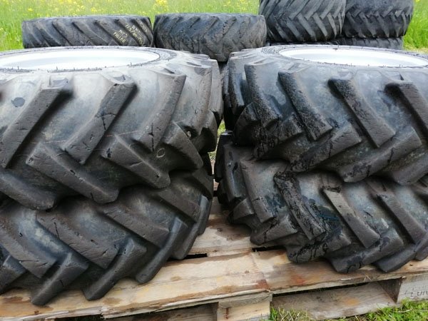 Brugte komplette BKT hjul 10.0/75-15.3