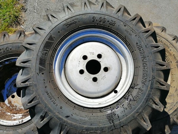 Brugte komplette BKT hjul 700x12