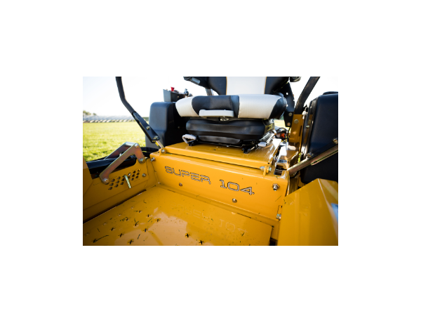 Hustler Super 104 RD