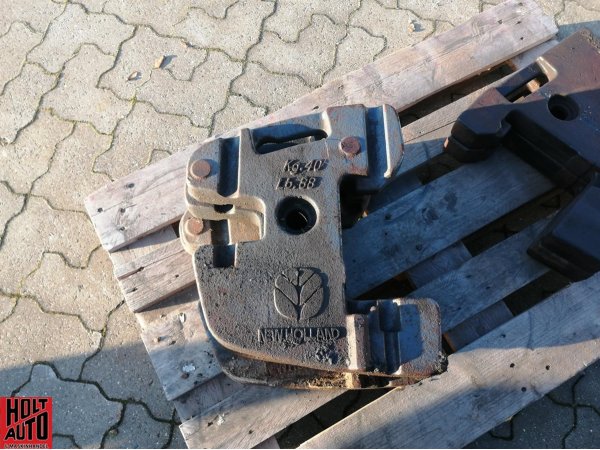 Brugte New Holland frontvgte 4 stk.  40 kg.